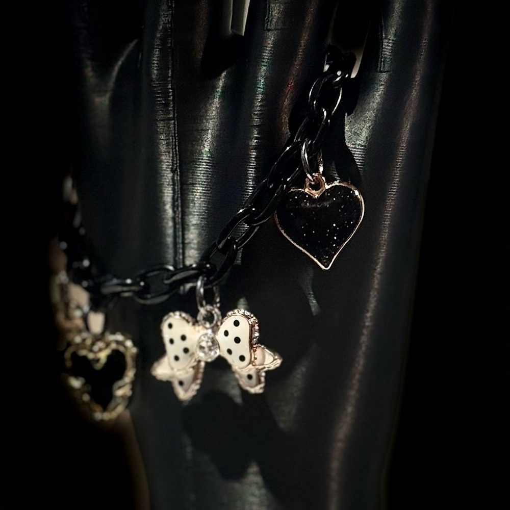 Charming Black and Silver Bow Bracelet - Picture 4 of 5